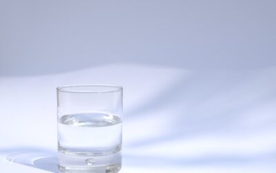 Flüssigkeitsschaden bei Macbook Pro Retina 13″ A1708 2016 – ein halbes Glas mit Wasser